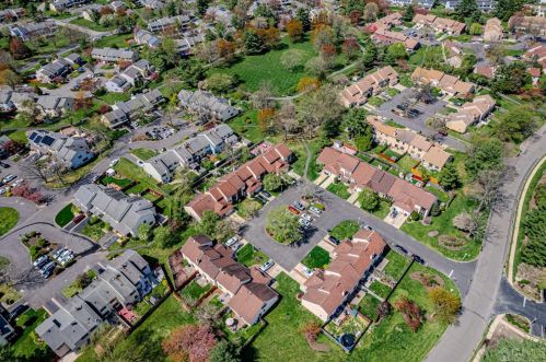 33 Rutledge Ct, East Brunswick NJ  08816-4020 exterior