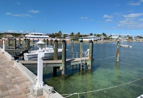 618 Emerald Dr, Key Largo FL 33037-3850 exterior