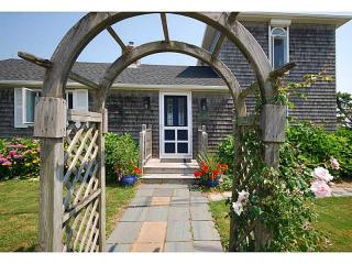 10 Calef Ave, South Kingstown RI  02882-6215 exterior