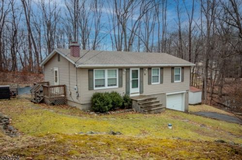 15 Appleseed Rd, Wantage NJ  07461-4733 exterior