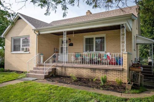 887 Haig St, Hermitage, PA 16146-2804