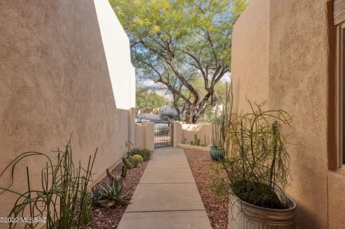 300 Hidden Quail Dr, Tucson AZ  85704-6940 exterior