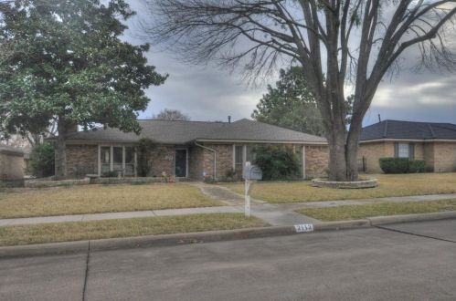 2112 Winterstone Dr, Plano, TX 75023-7711
