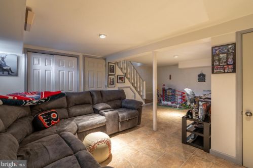 325 Moreland Rd, Willow Grove PA  19090-3507 exterior