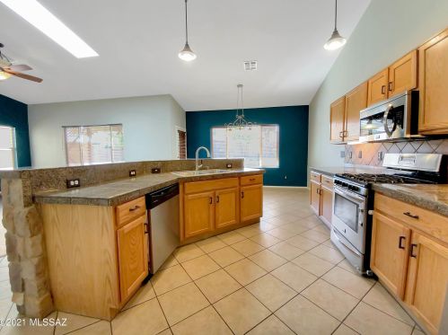 7495 Victory Ct, Tucson, AZ 85743-5483
