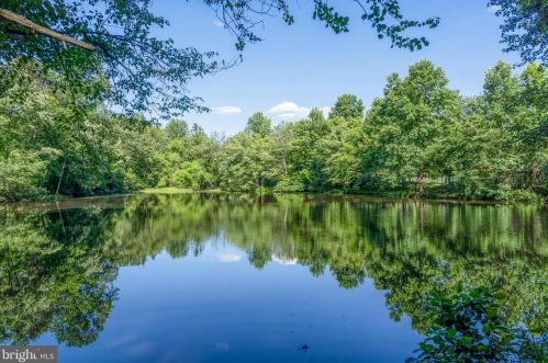 608 Kentland Dr, Great Falls VA  22066-1030 exterior