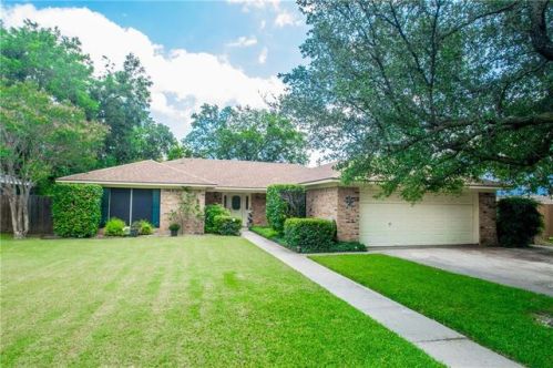 2300 Lake Trl, Denton, TX 76201-0726