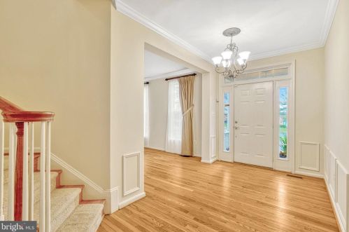 483 Spring St, Herndon, VA 20170-5214