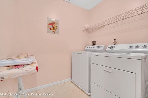 45 Enclosure Dr, Morganville NJ  07751-1807 exterior