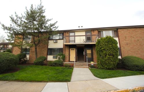 202 Cricket Ln, Woodbridge, NJ 07095-1510