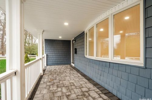 399 Cedar Ave, Islip Manor, NY 11751-4627