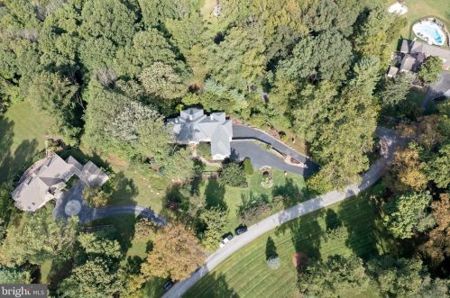 100 Deer Vly Ln, Wilmington DE  19807-1912 exterior