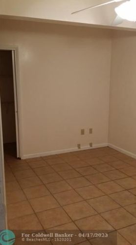 451 103rd Ter, Hollywood FL 33026-5945 exterior