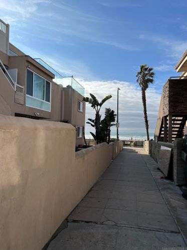 748 Island Ct, San Diego CA  92109-7706 exterior