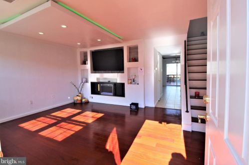 16566 Sherwood Pl, Woodbridge, VA 22191-4626