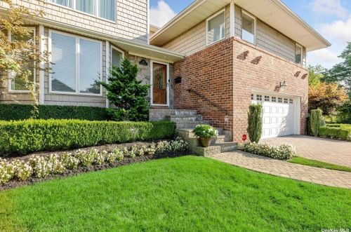 811 Napoleon St, Woodsburgh, NY 11598-2317