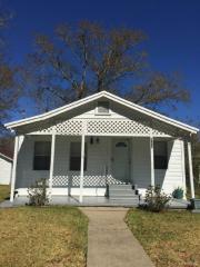 630 4th St, Jennings, LA 70546-4826