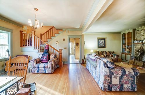 194 Center St, London OH  43140-1406 exterior