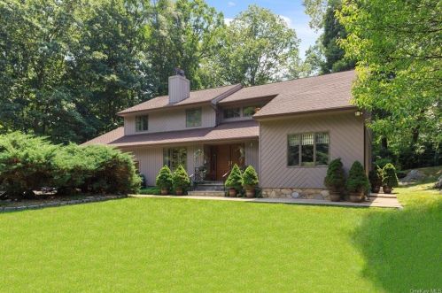 5 Bethea Dr, Crotonville, NY 10562-1620