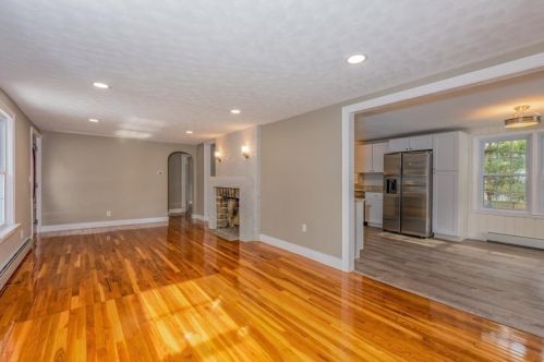 109 St, Auburn MA 01501-2748 exterior