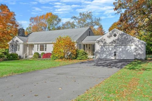 80 Harvest Moon Rd, Bridgeport, CT 06612-1937