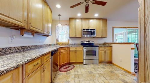 27 Wildwood Dr, New Hamburg NY  12590-2037 exterior
