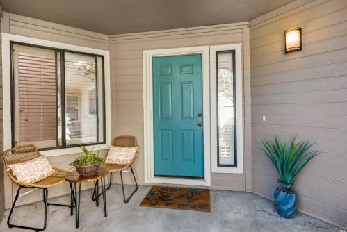 4704 Shade Tree Ln, Santa Rosa, CA 95405-7841