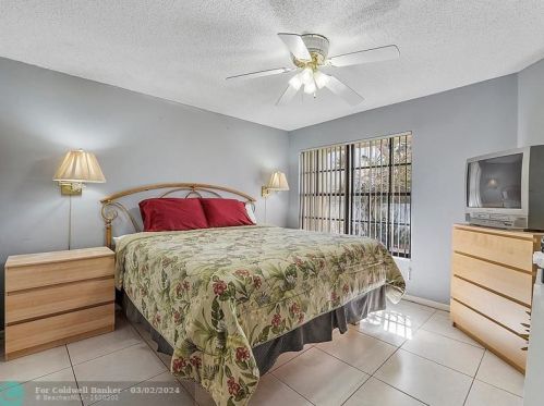 5293 Stonybrook Ln, Boynton Beach FL  33437-1616 exterior