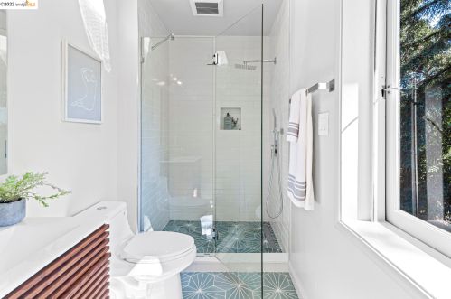 4985 Hedge Ln, Oakland CA  94602-2641 exterior