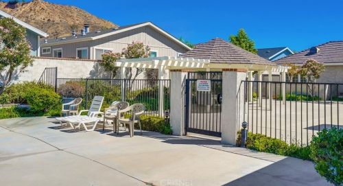28101 Vista View Dr, Santa Clarita CA  91351-5710 exterior