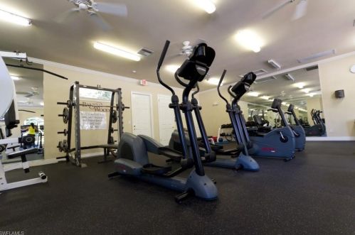 5076 Post Oak Ln, Naples FL  34105-4526 exterior