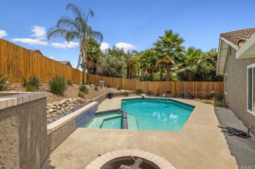 1373 Cody Ct, Upland CA  91786-2123 exterior