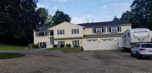 23 Honeycomb Ln, North Haven CT  06473-1005 exterior