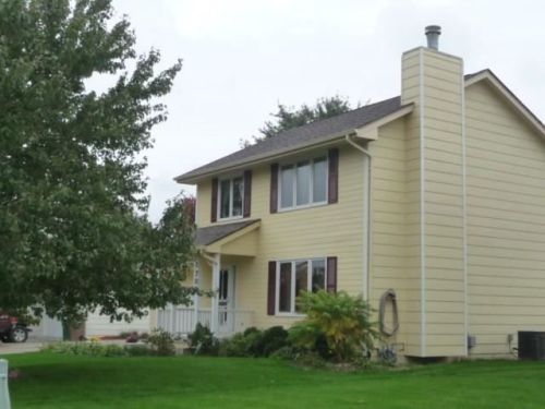 1708 Parkhill Dr, Norwalk, IA 50211-2043