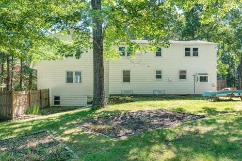 73 Notch Rd, Manchester CT  06043-7421 exterior