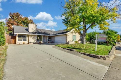 5820 Merlindale Dr, Citrus Heights CA  95610-6728 exterior