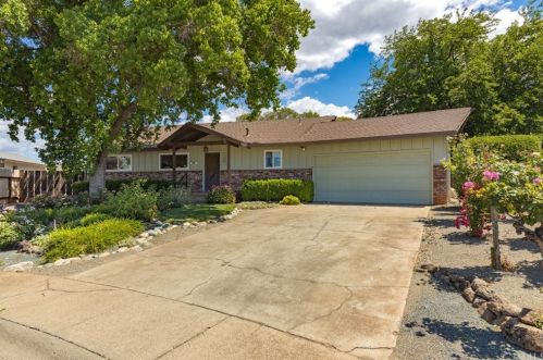 1492 Keri Ln, Chico, CA 95926-7324