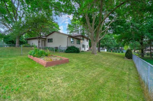 3648 Hadley Ct, Saint Paul, MN 55128-3204