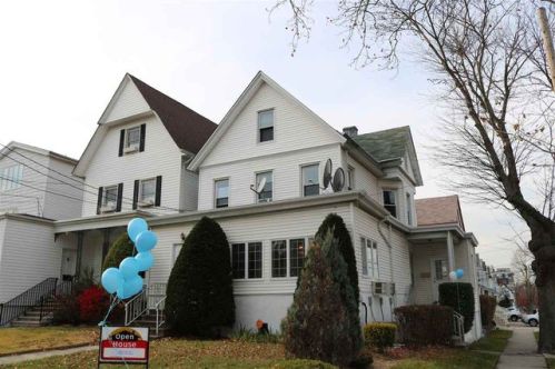 945 Avenue C, Bayonne, NJ 07002-3011