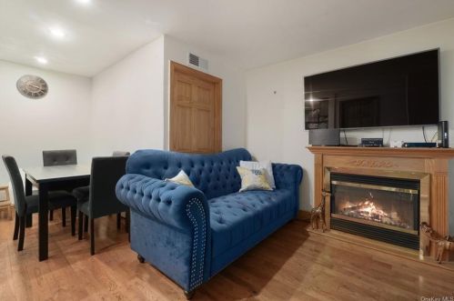 1464 William Pl, Bronx, NY 10461-5427