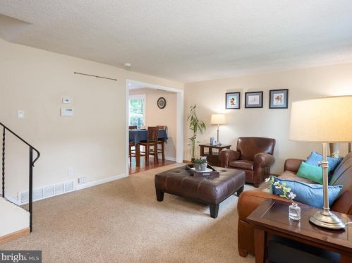 12 Sunset Dr, Paoli, PA 19301-1719
