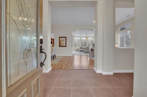 237 Primrose Ave, Manteca, CA 95337-8420