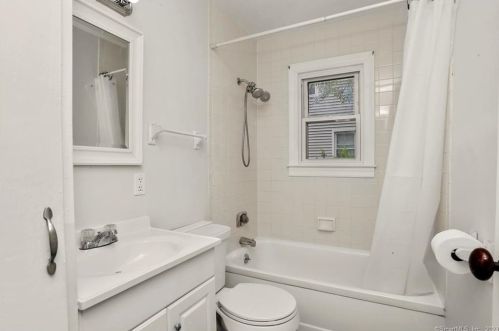 123 Woodland Dr, Milford CT  06460-5029 exterior