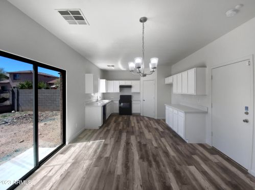 615 Cody Dr, Phoenix, AZ 85040-2177