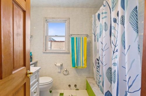 160 52 St, Bayonne NJ  07002-2111 exterior