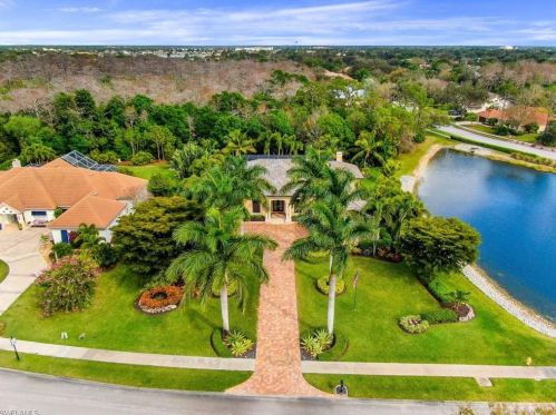 7330 Stonegate Dr, Naples, FL 34109-7201