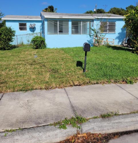 1380 32nd St, West Palm Beach, FL 33404-3562