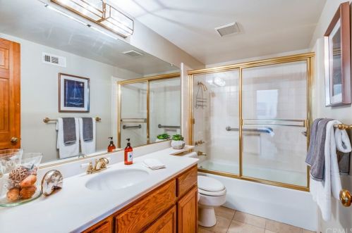 17 Malaga Pl, Manhattan Beach CA  90266-0072 exterior