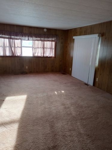 15 Emerald Dr, Grove City, PA 16127-4685