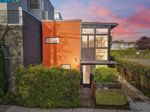 5532 Doyle St, Oakland, CA 94608-2502